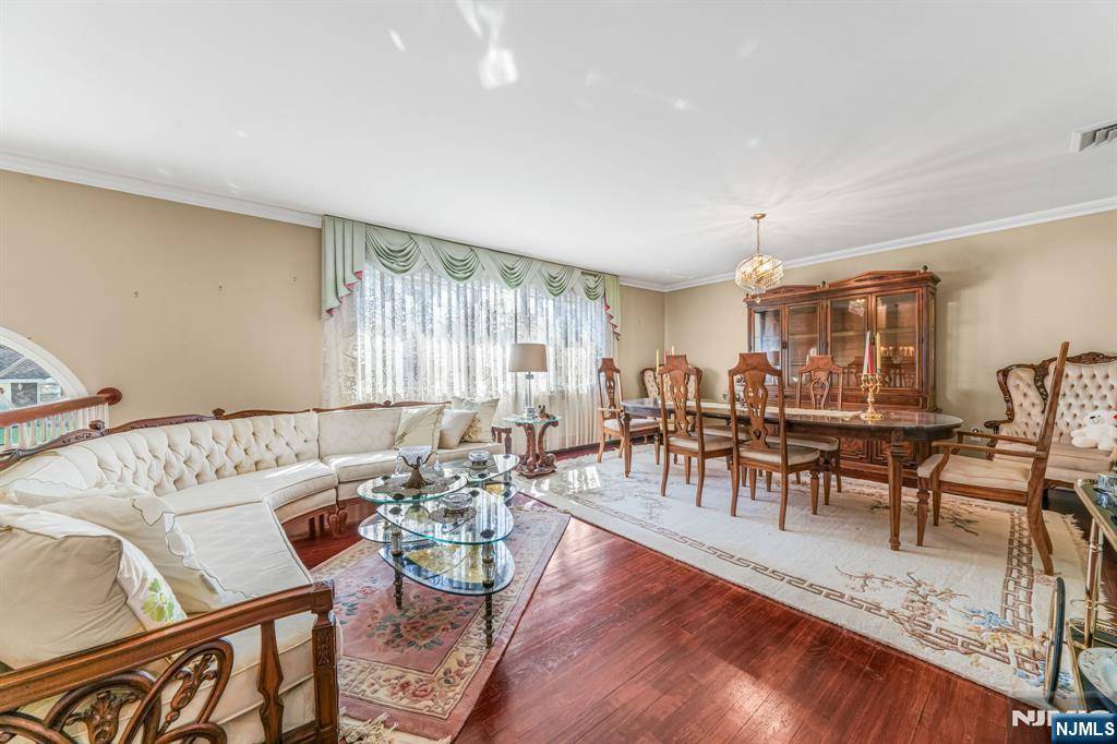 Totowa, NJ 07512,280 Lincoln AVE
