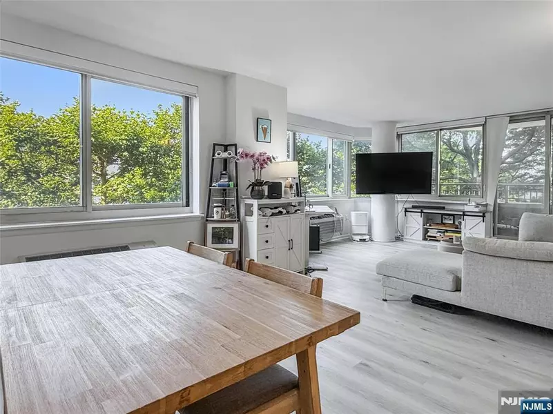 20 2nd ST #208, Jersey City, NJ 07302
