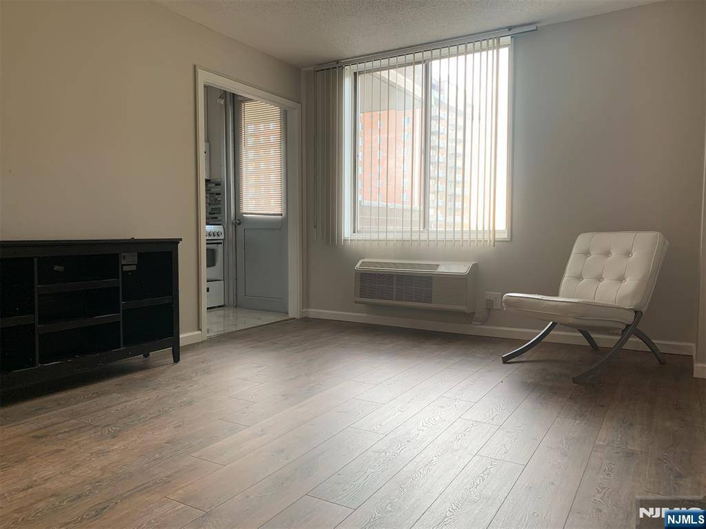 Hackensack, NJ 07601,160 Overlook AVE #11E2