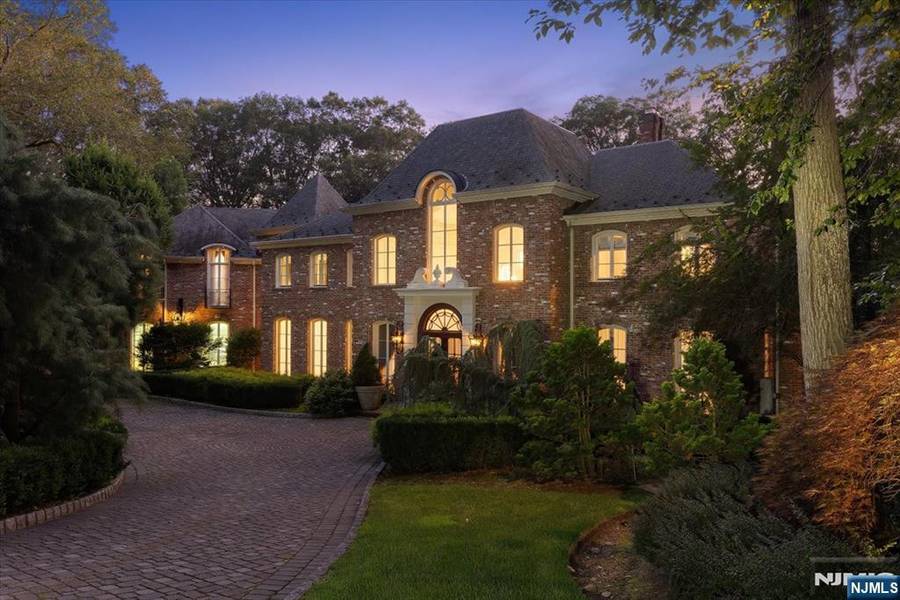 47 Fox Hedge RD, Saddle River, NJ 07458
