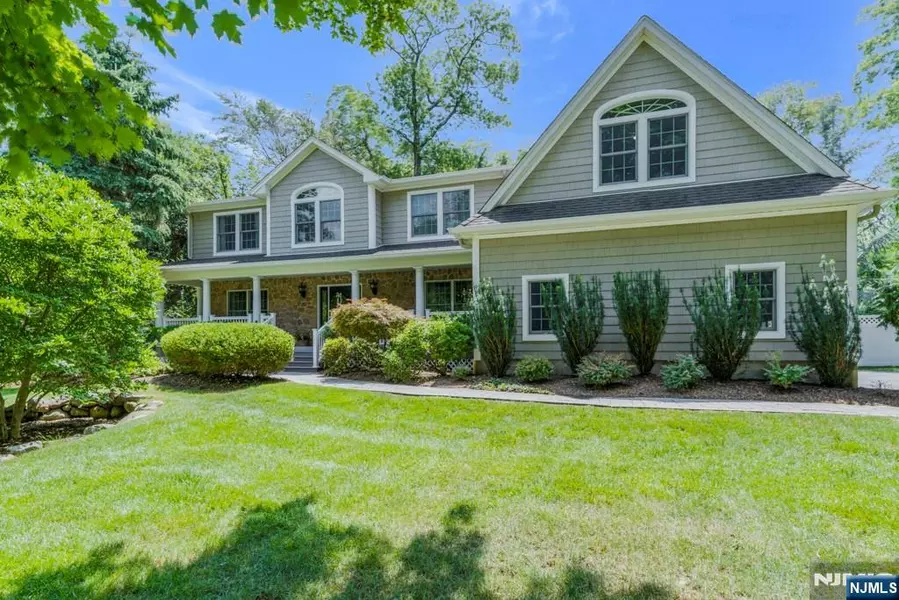 217 Navajo DR, Wyckoff, NJ 07481