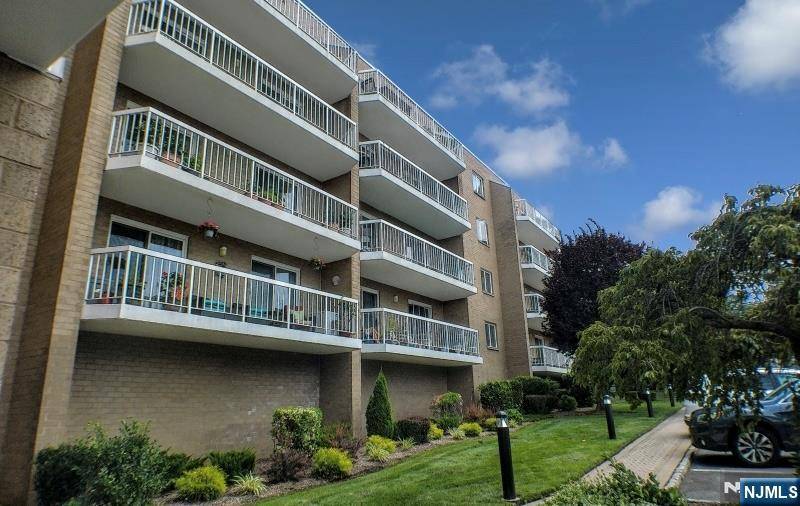 Hackensack, NJ 07601,38 Moonachie RD #315