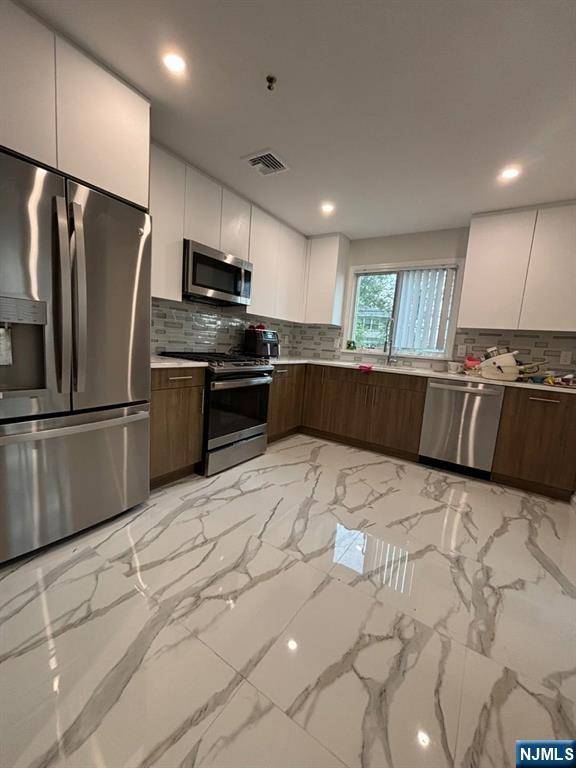 Palisades Park, NJ 07650,77 Columbia AVE