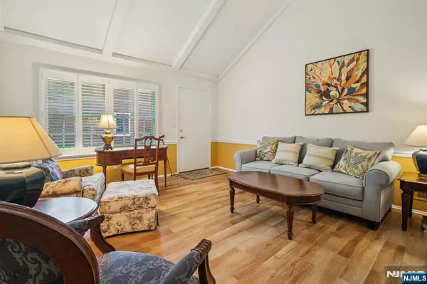 Waldwick, NJ 07463,36-4 N Tamaron DR #36-4