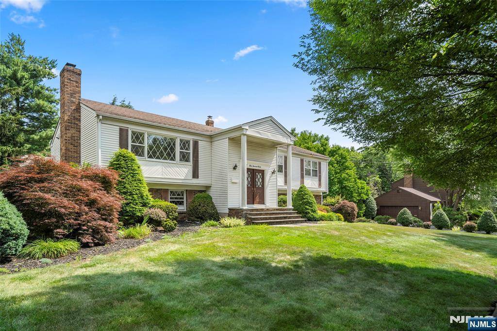 812 Ridgewood AVE, Oradell, NJ 07649