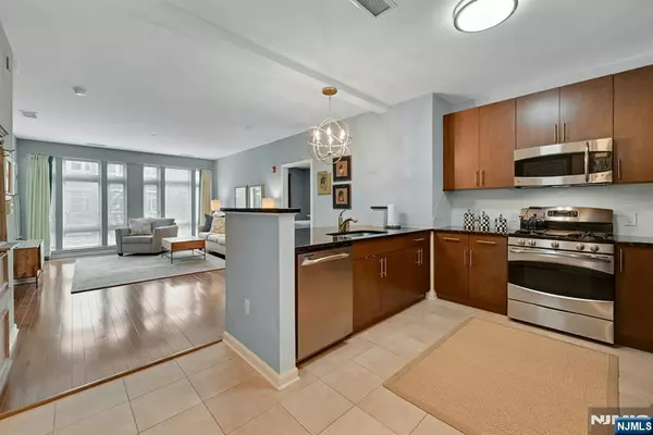 Englewood, NJ 07631,2212 Riverview AVE #212