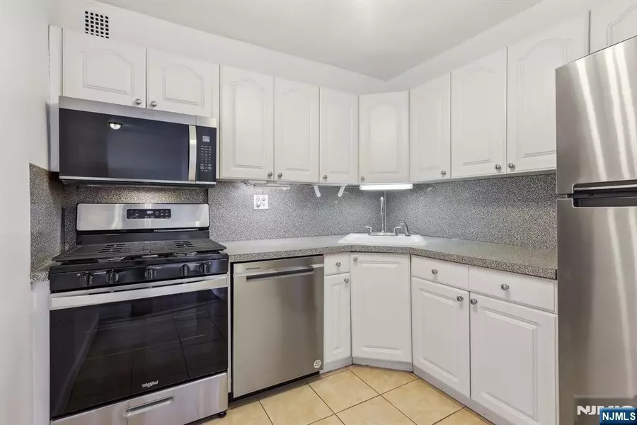 2100 Linwood AVE #2G, Fort Lee, NJ 07024