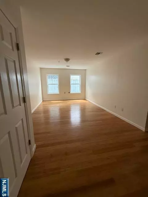 Passaic, NJ 07055,944 Main AVE