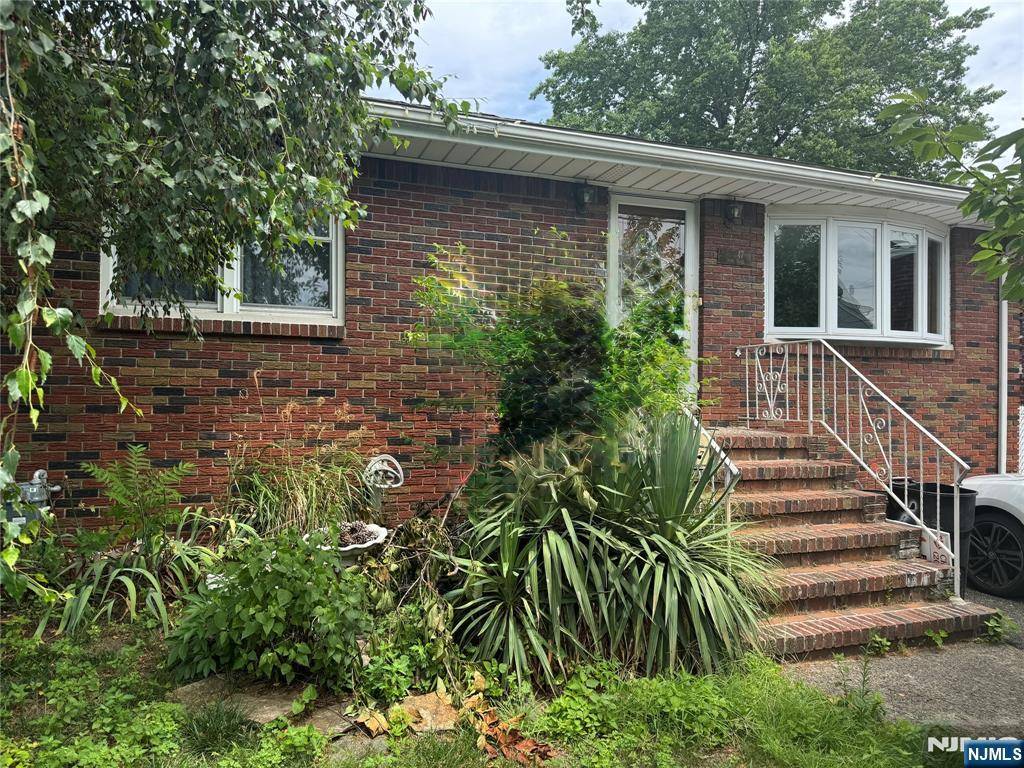 47 Home PL, Lodi, NJ 07644