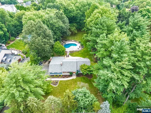Mahwah, NJ 07430,175 Airmont AVE