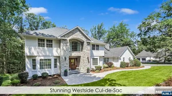 22 Jacob RD, Twp Of Washington, NJ 07676