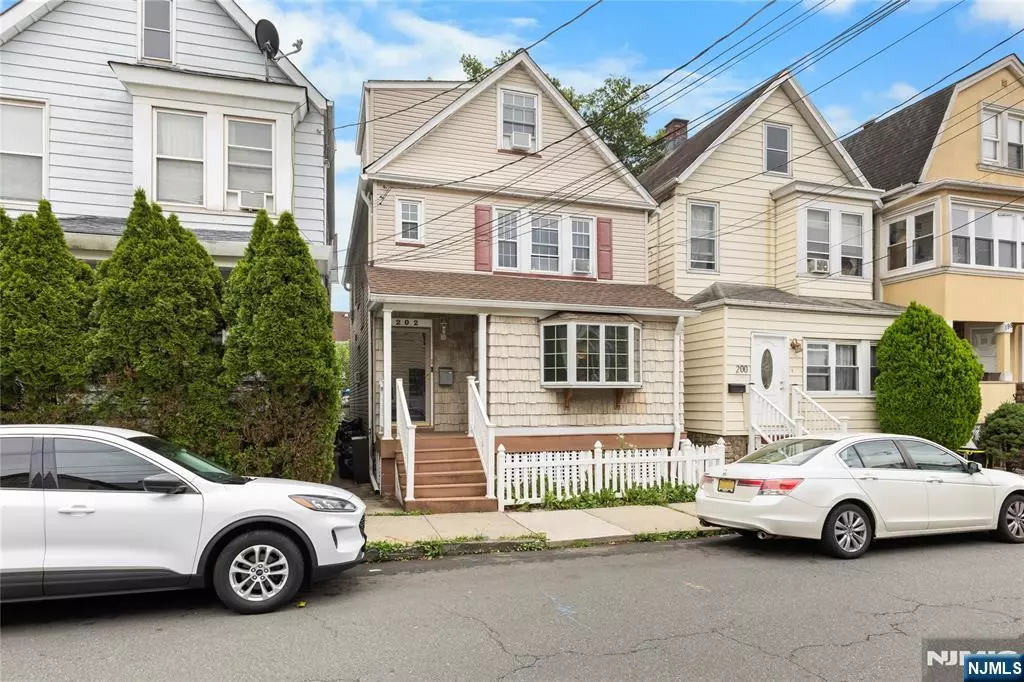 Kearny, NJ 07032,202 Windsor ST