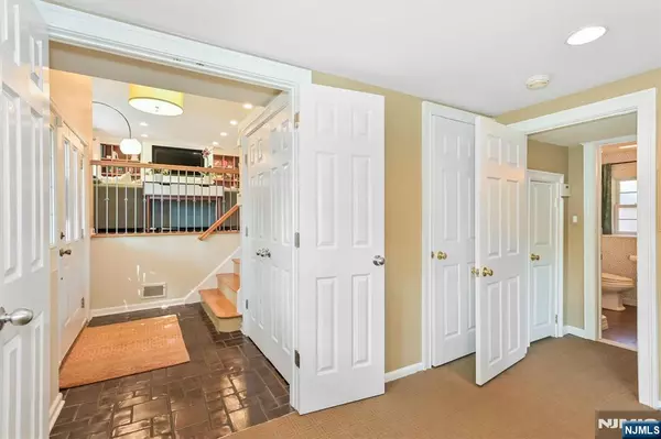 Wyckoff, NJ 07481,535 Richard PL