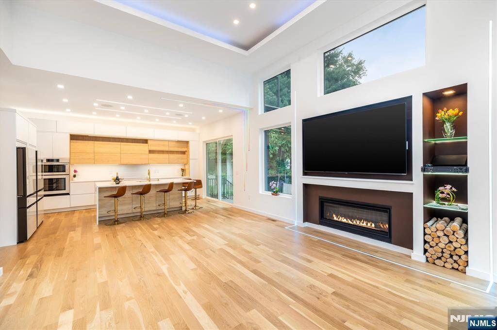 145 Midwood RD, Glen Rock, NJ 07452