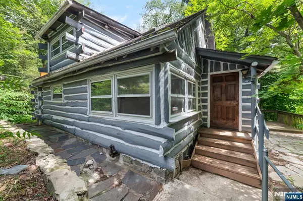 West Milford, NJ 07421,47 Twin Oaks TRL