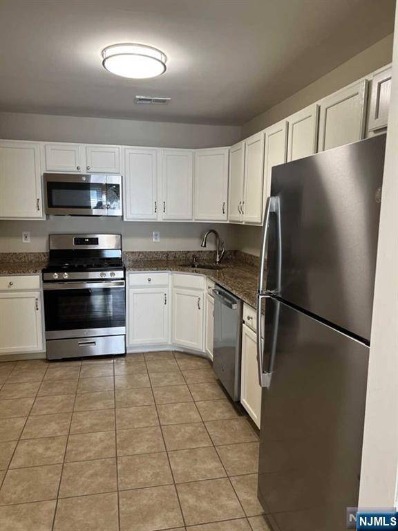 Mahwah, NJ 07430,1097 Coventry WAY