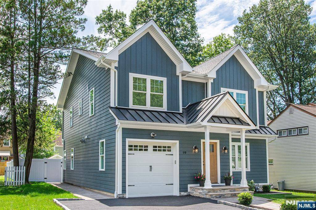 Verona, NJ 07044,19 Brentwood DR