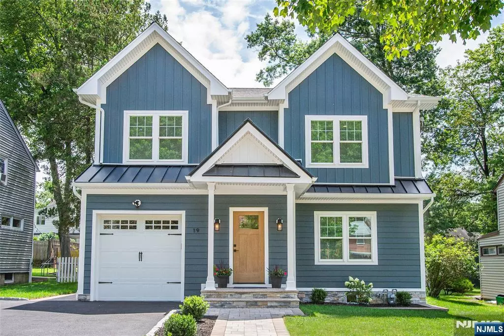 Verona, NJ 07044,19 Brentwood DR