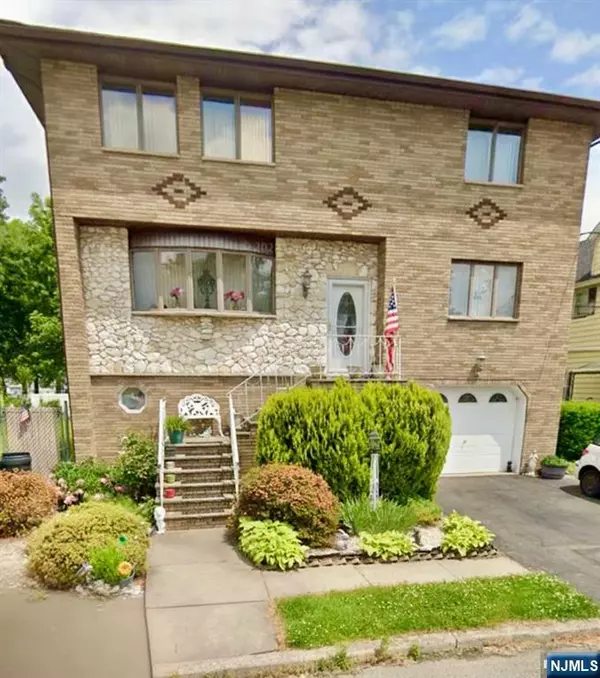28 Daniel ST, Moonachie, NJ 07074