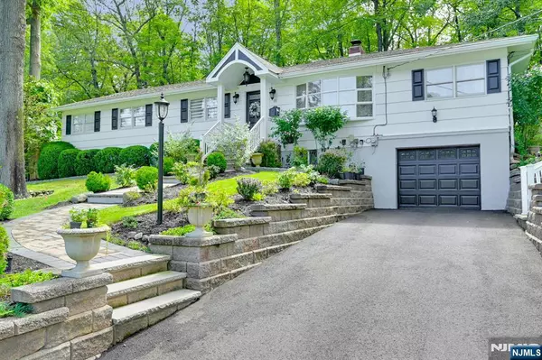 Oakland, NJ 07436,151 Page DR