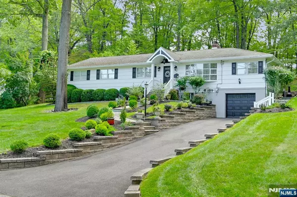 151 Page DR, Oakland, NJ 07436