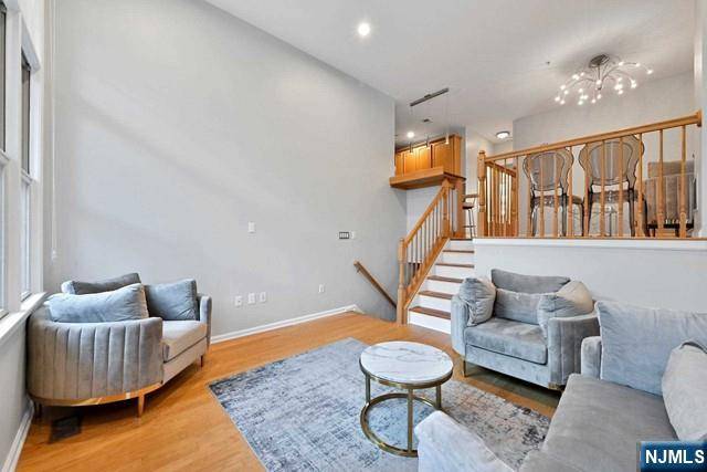West New York, NJ 07093,319 Midland CT