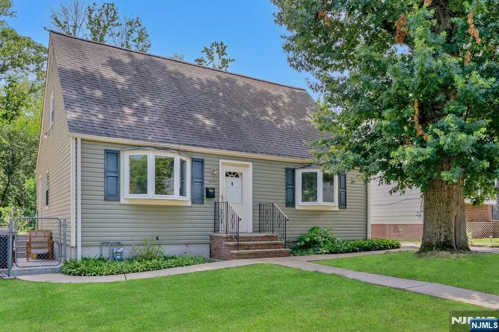 Teaneck, NJ 07666,1233 Tuxedo SQ