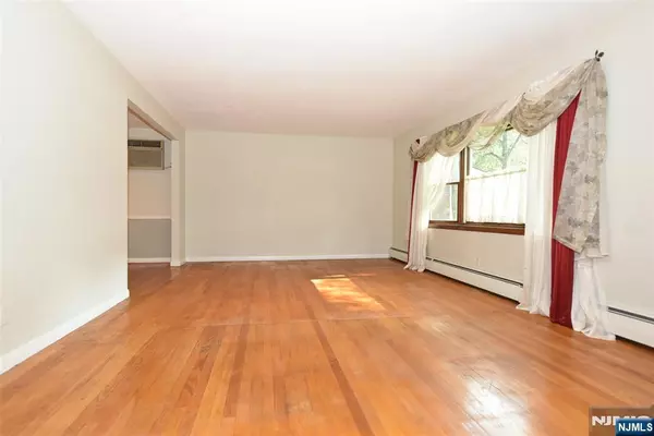 Hillsdale, NJ 07642,49 Plymouth RD