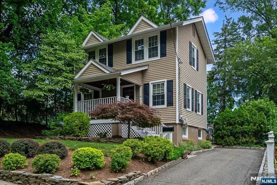 15 Florence PL, Caldwell, NJ 07006