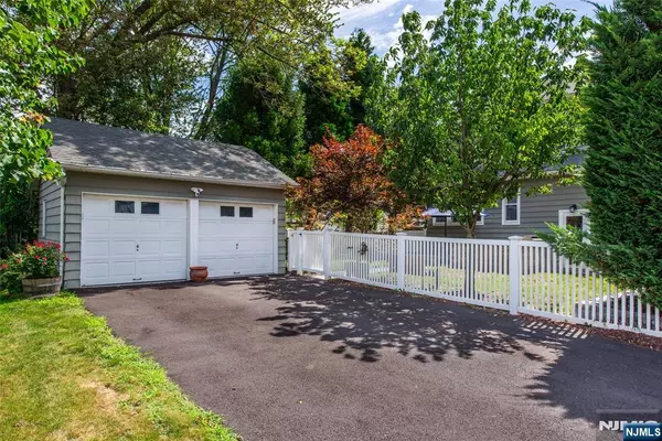 Clifton, NJ 07013,114 Pershing RD