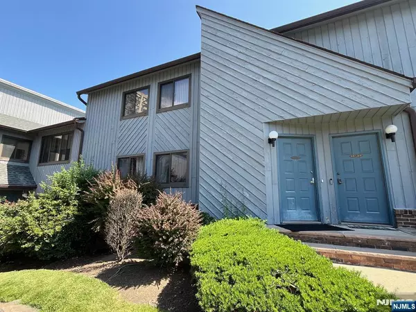 1437 John ST, Fort Lee, NJ 07024