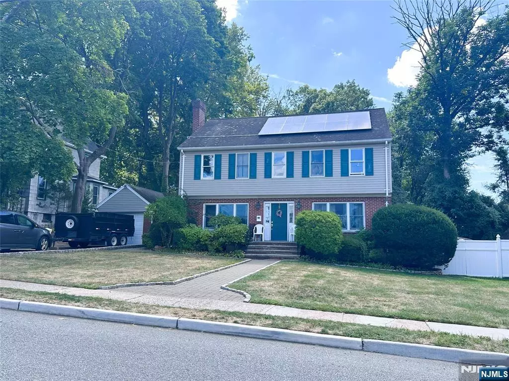 Bergenfield, NJ 07621,136 W Central AVE