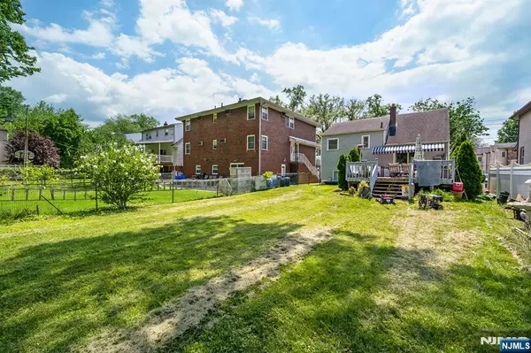 Ridgefield, NJ 07657,735 Clark AVE