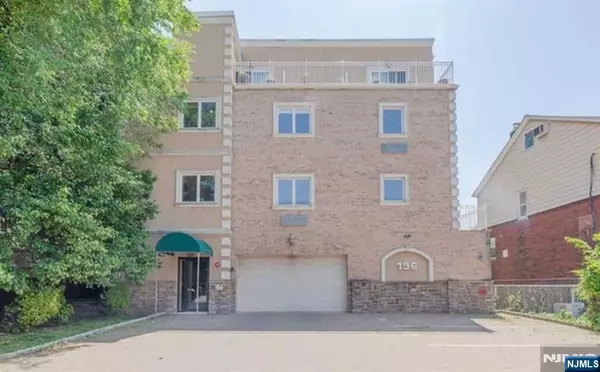 Cliffside Park, NJ 07010,196 Cedar ST #C002A