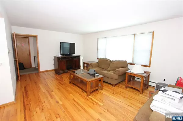 Elmwood Park, NJ 07407,34 North ST #2