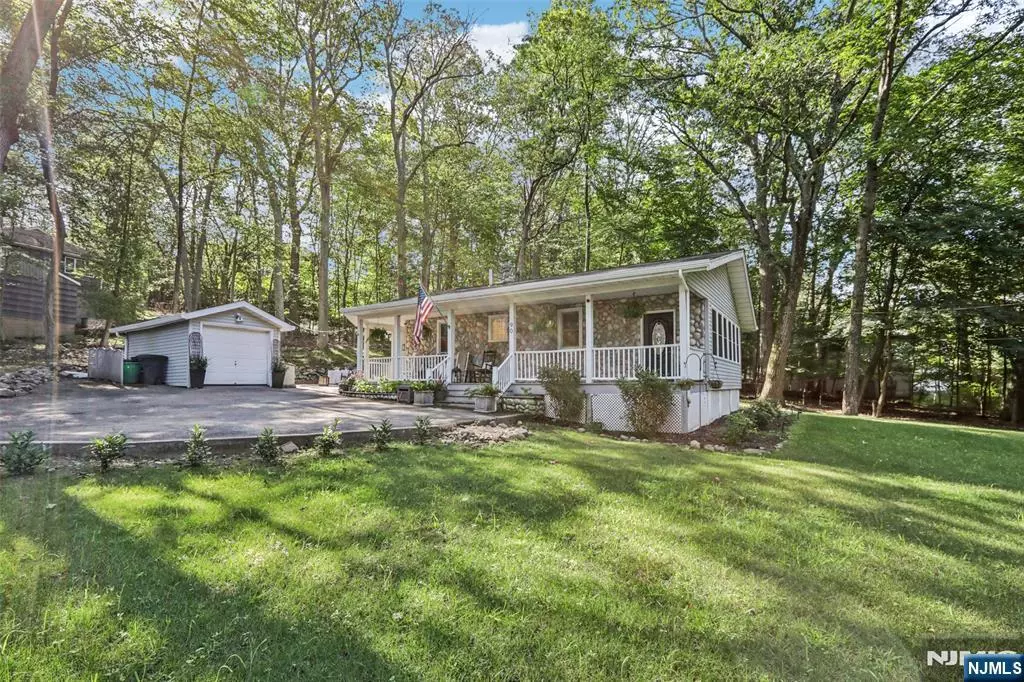 Park Ridge, NJ 07656,90 Highland ST