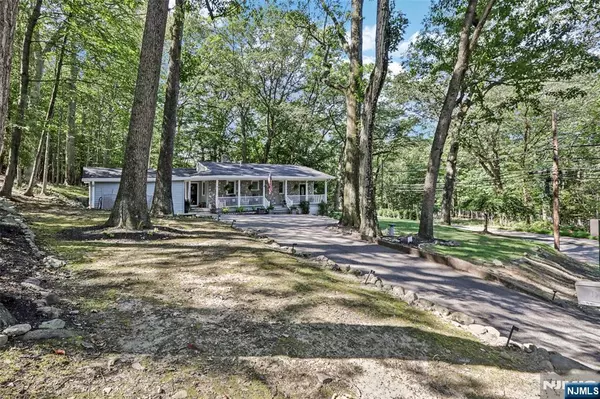 Park Ridge, NJ 07656,90 Highland ST