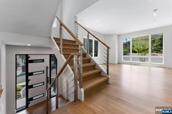 Fort Lee, NJ 07024,135 Old Palisade RD #B