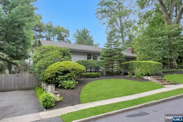 Waldwick, NJ 07463,154 Summit AVE