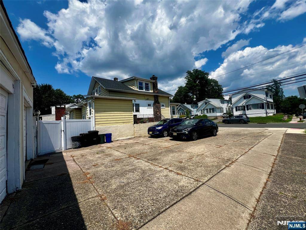 Hawthorne, NJ 07506,24 10th AVE #2