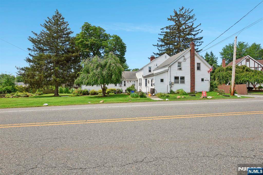 113 Beaufort AVE, Livingston, NJ 07039