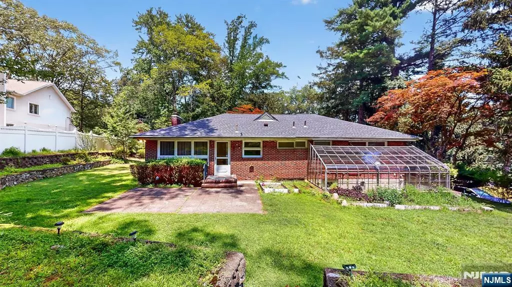 75 Glen RD, Woodcliff Lake, NJ 07677