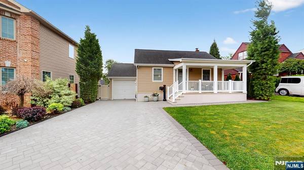 76 Birchwood DR, Elmwood Park, NJ 07407