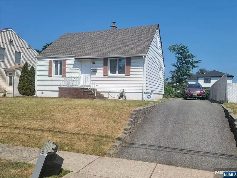 307 Schepis AVE, Saddle Brook, NJ 07663