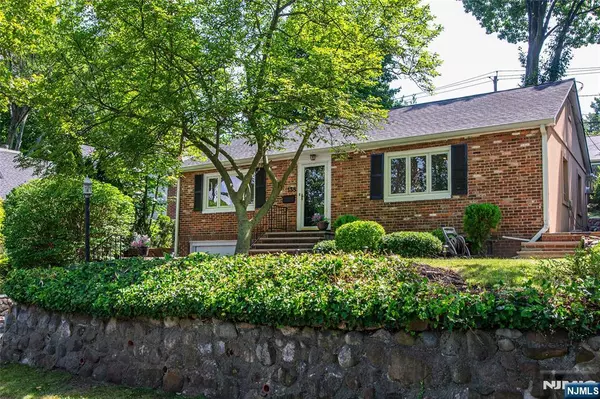 Glen Ridge, NJ 07028,138 Carteret
