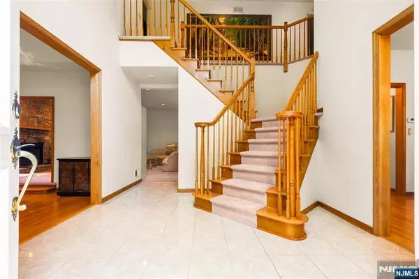 Rockaway Township, NJ 07866,11 Darlington DR