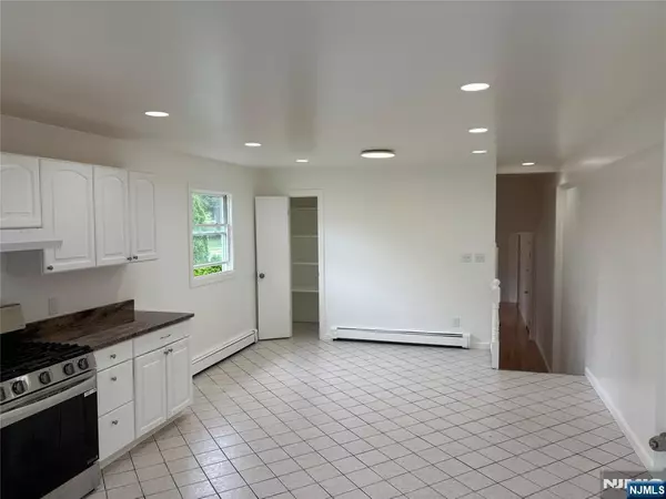 Roseland, NJ 07068,27-29 Roseland AVE