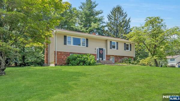 4 Dolores, Ringwood, NJ 07456