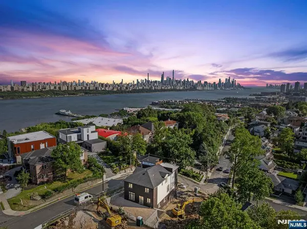 61 Edgewater RD, Cliffside Park, NJ 07010