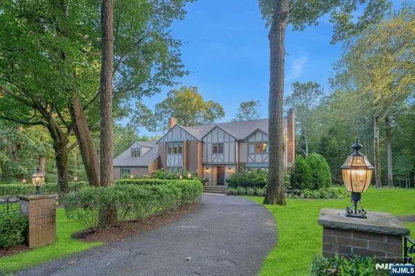 Woodcliff Lake, NJ 07677,9 Deerfield DR